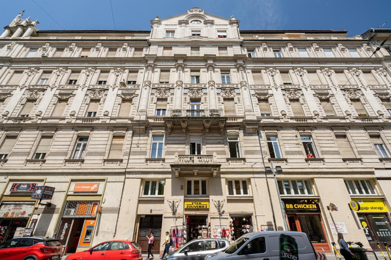 Sky Way Apartment Будапеща Екстериор снимка