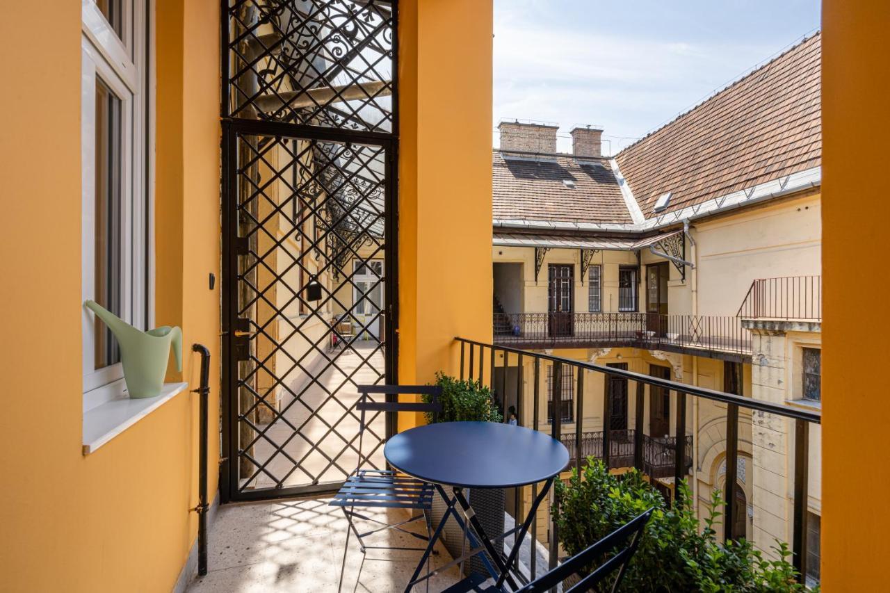 Sky Way Apartment Будапеща Екстериор снимка